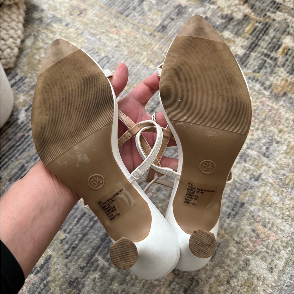 Women's White faux leather Strappy Sandals - Picture 4 of 7